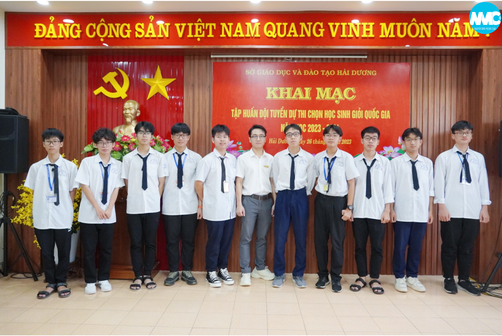 Nhấn để phóng to